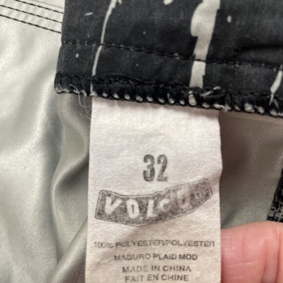 Volcom Board Shorts Men’s Size 32 Black Gray Surf Beach Summer Swim Trunks - Picture 9 of 12